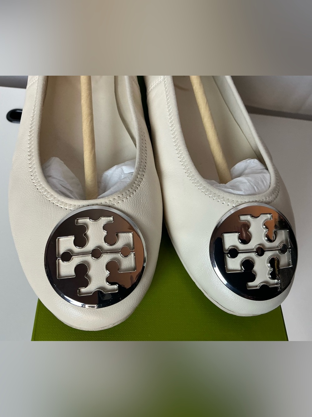 Tory Burch Reva Travel Ballet Flats Cream Silver Leather Size 7 - Picture 10 of 14